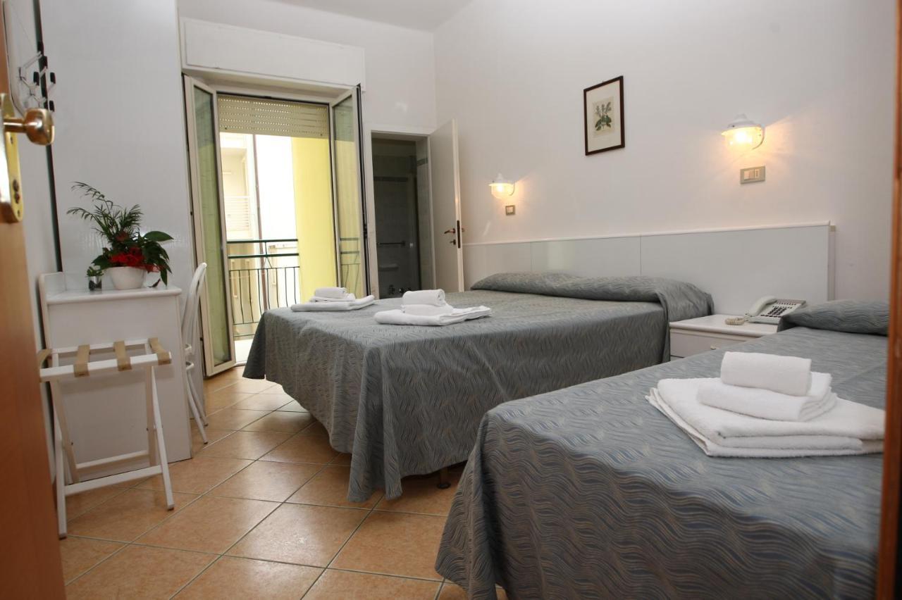 Hotel Athena B&B Gabicce Mare Extérieur photo
