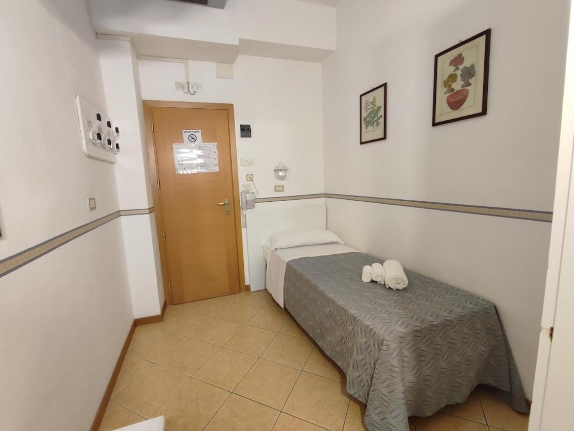 Hotel Athena B&B Gabicce Mare Extérieur photo