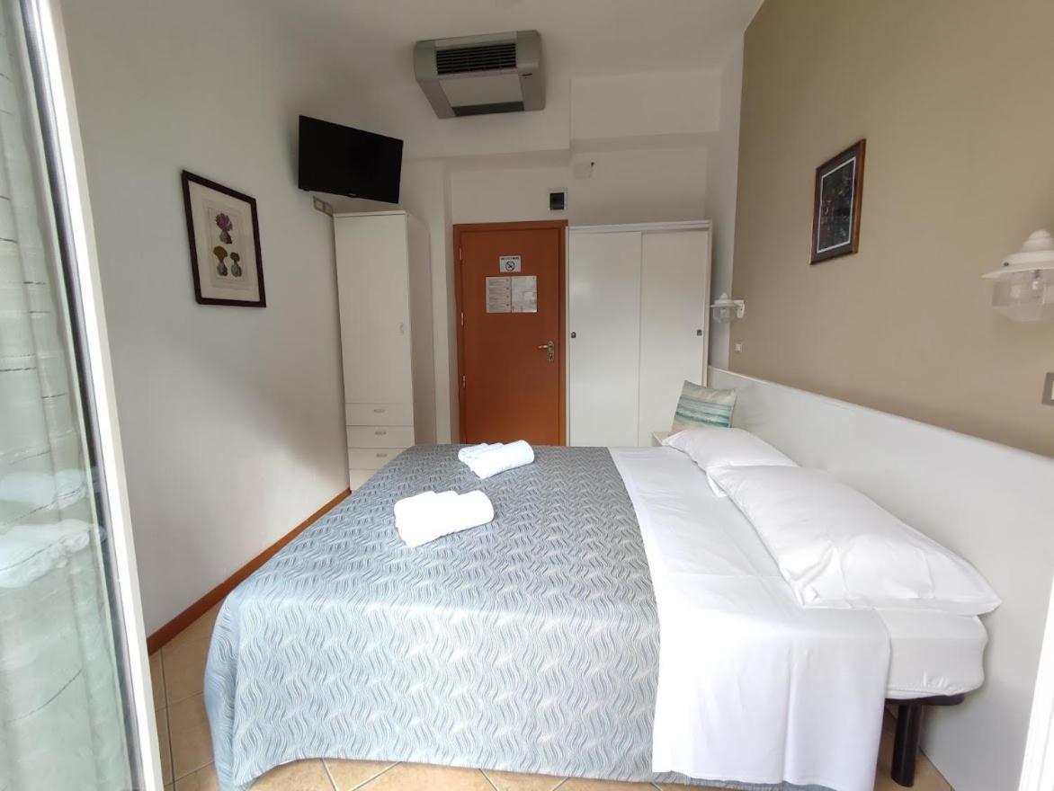 Hotel Athena B&B Gabicce Mare Extérieur photo
