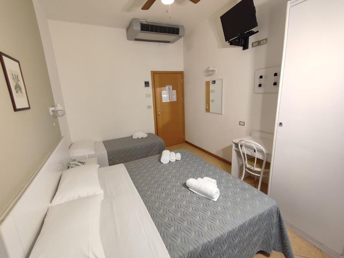 Hotel Athena B&B Gabicce Mare Extérieur photo