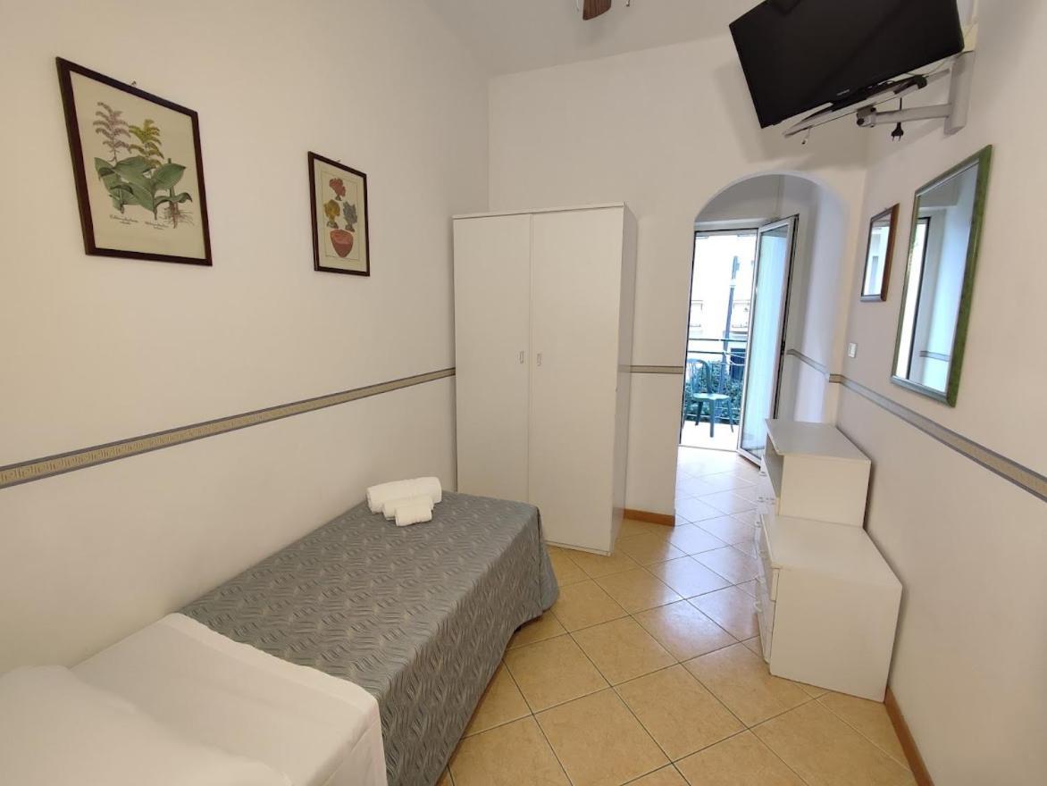 Hotel Athena B&B Gabicce Mare Extérieur photo
